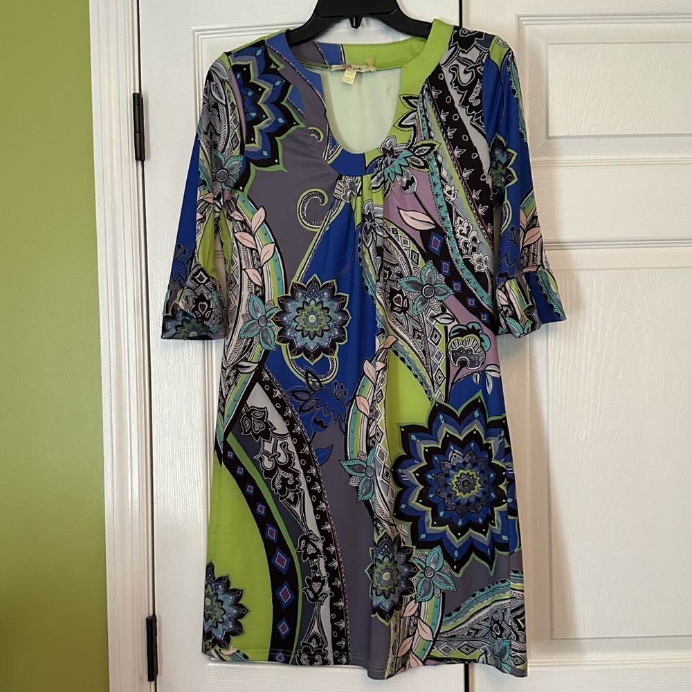Aryeh vneck 1/4 sleeve dress sz small 85%polyester/15%spandex